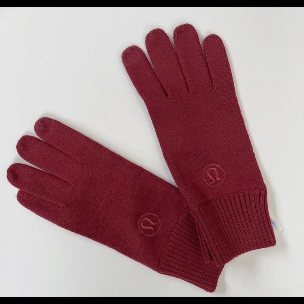 NWT Lululemon warm revelation Gloves m/l wine